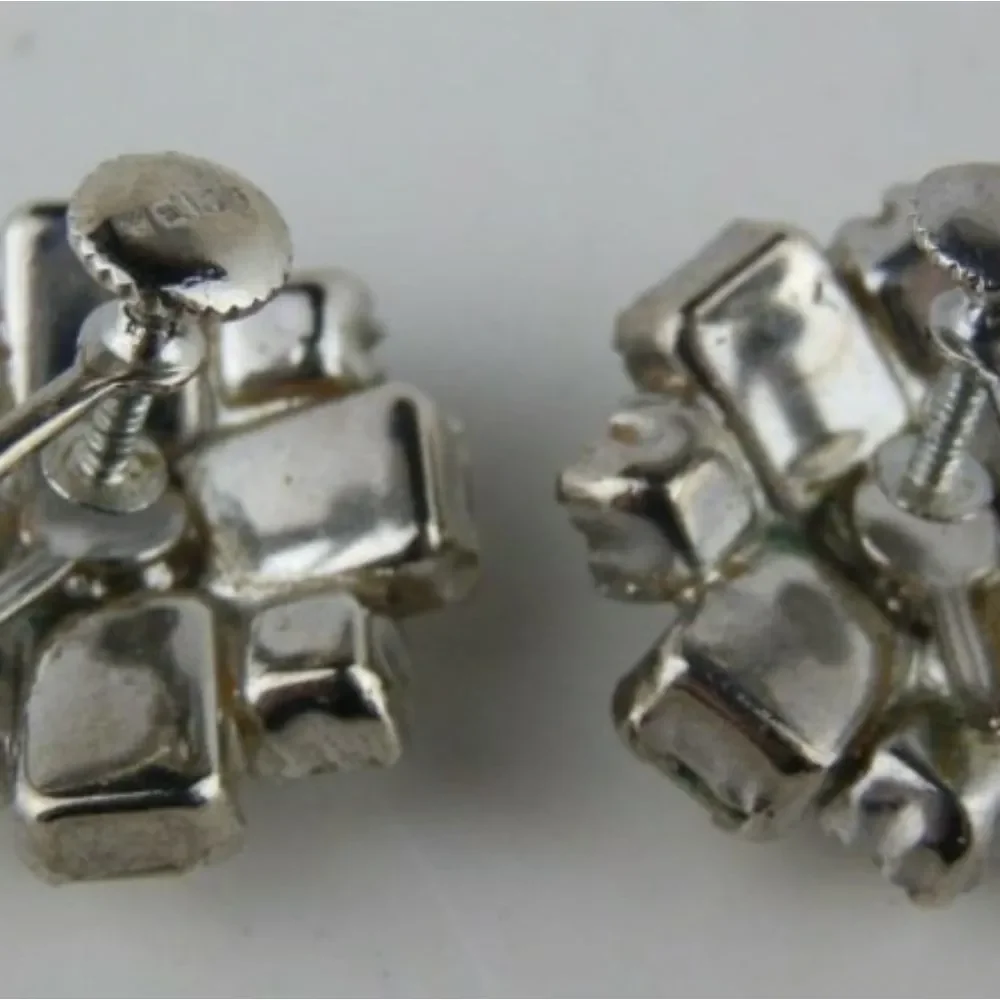 Vintage Weiss Rhinestone Screw Back Earrings - Picture 3 of 4